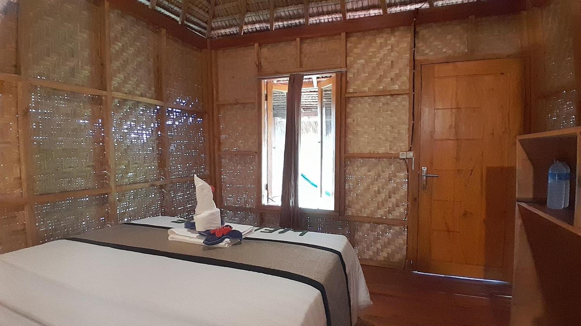 Bayan Exotic Homestay Сенару Екстер'єр фото